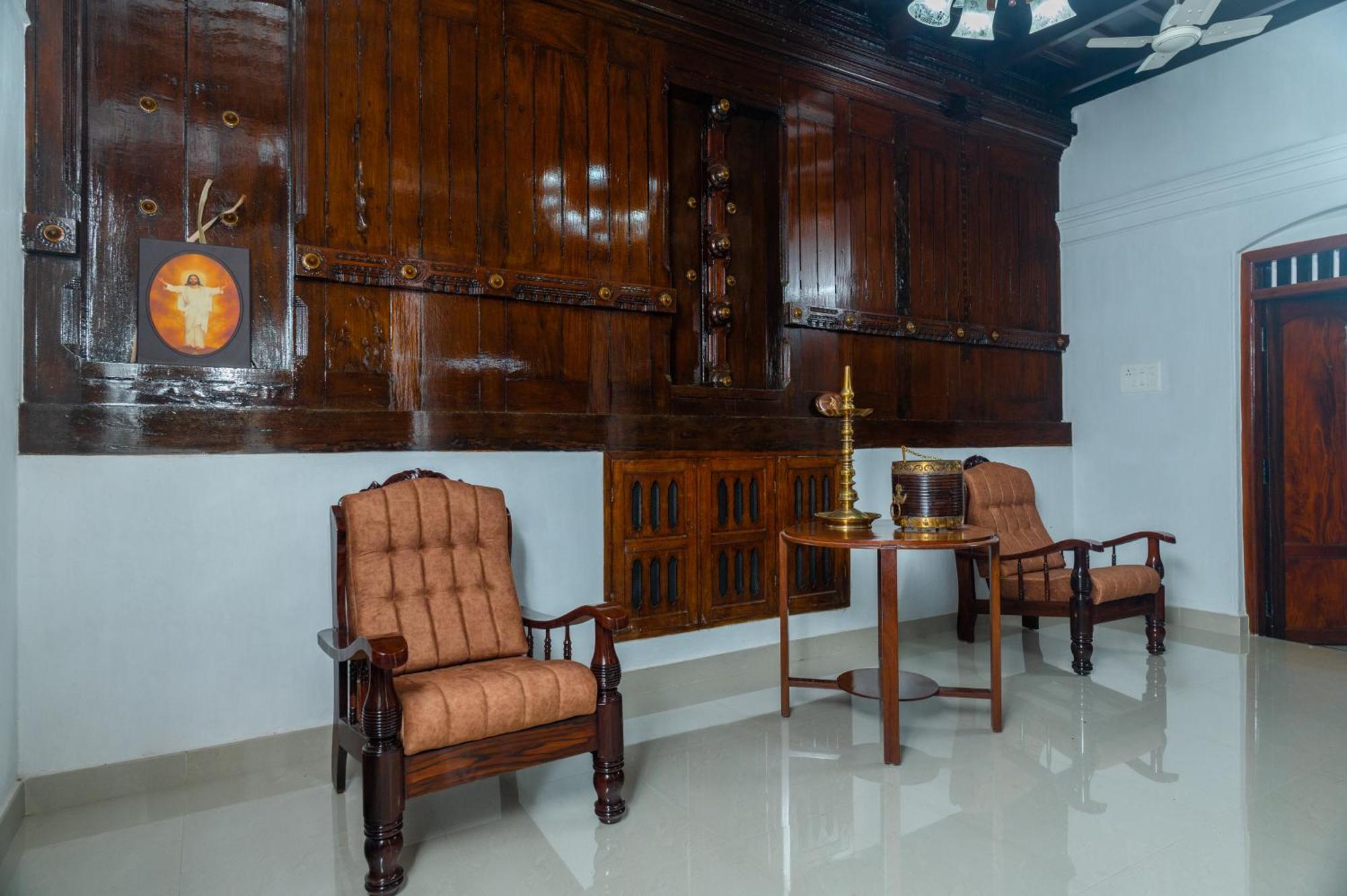 Babira Brookside Heritage Resort Кумараком Экстерьер фото